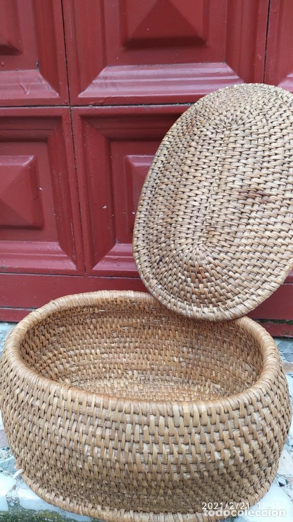 Antig&uuml;edades: Original CESTO DE MIMBRE CON TAPA - Foto 2