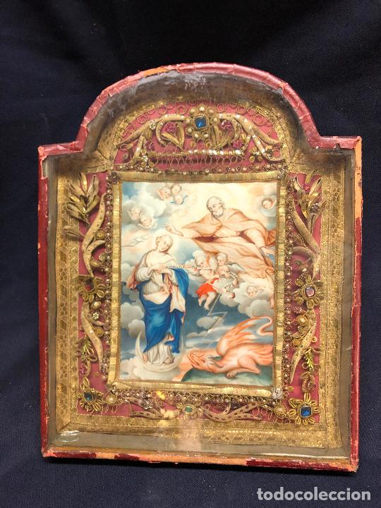 Antigüedades: VITELA PINTADA CON DECORACIONES DE FLORES METALICAS Y PEDRERIA DEFECTOS RESEÑADOS EN FOTO. Lote 248466505