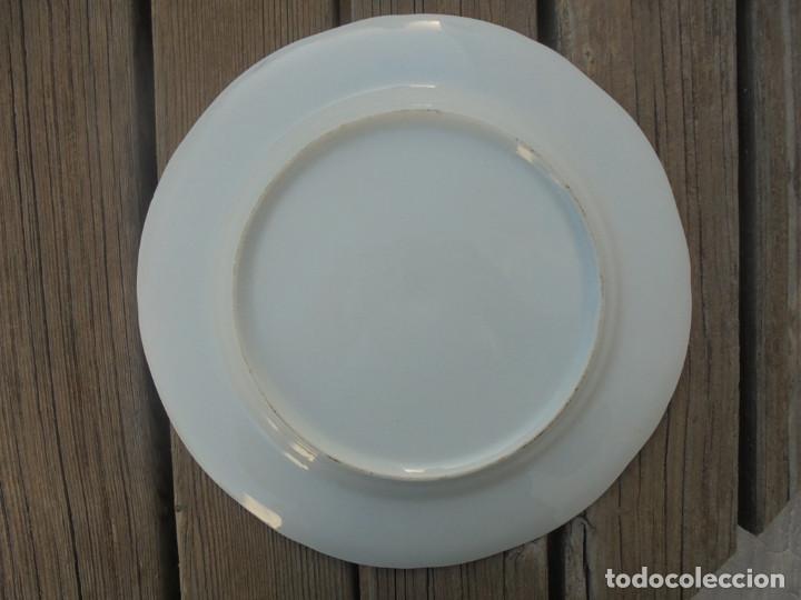 Antig&uuml;edades: Plato con adornos plateados - Foto 3