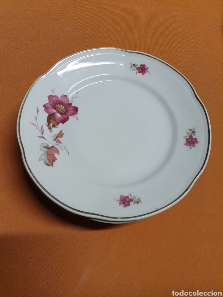 Antig&uuml;edades: 5 platos Porcelana - Foto 1