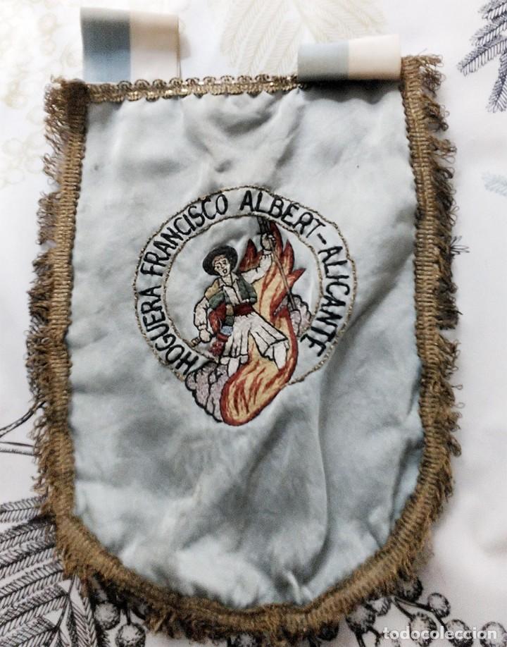 Antig&uuml;edades: ALICANTE ANTIGUO ESTANDARTE BANDER&Iacute;N DE LA HOGUERA FRANCISCO ALBERT BORDADO A MANO MIDE 20/16 CM