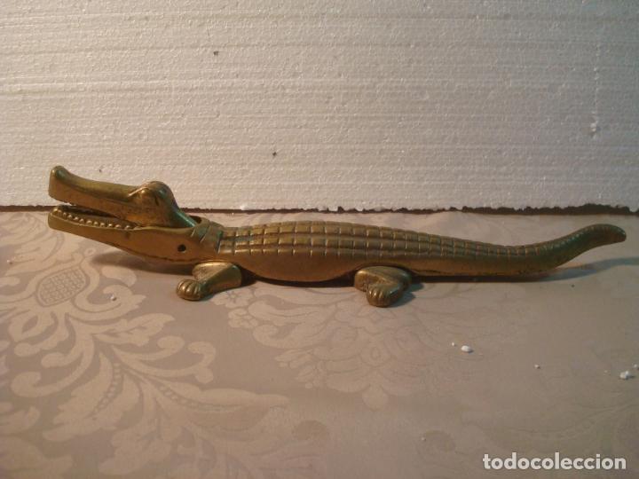 Antig&uuml;edades: COCODRILO CASCANUECES METAL BRONCE GRAN TAMA&Ntilde;O 37 CM