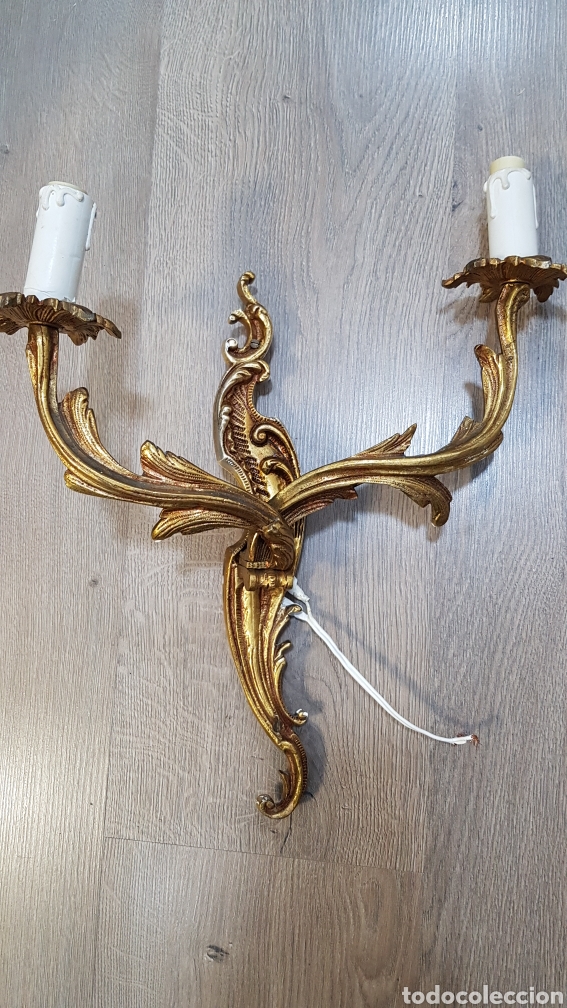 Antig&uuml;edades: PAREJA DE APLIQUES DE BRONCE DE DOS BRAZOS ESTILO LUIS XV - Foto 2