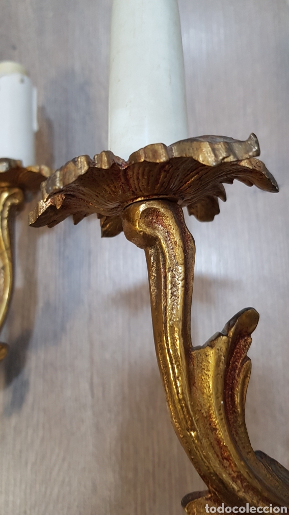 Antig&uuml;edades: PAREJA DE APLIQUES DE BRONCE DE DOS BRAZOS ESTILO LUIS XV - Foto 4