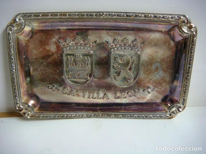 Antig&uuml;edades: BANDEJA PLATEADA CON LOS ESCUDOS DE CASTILLA Y LEON-(&) - Foto 1