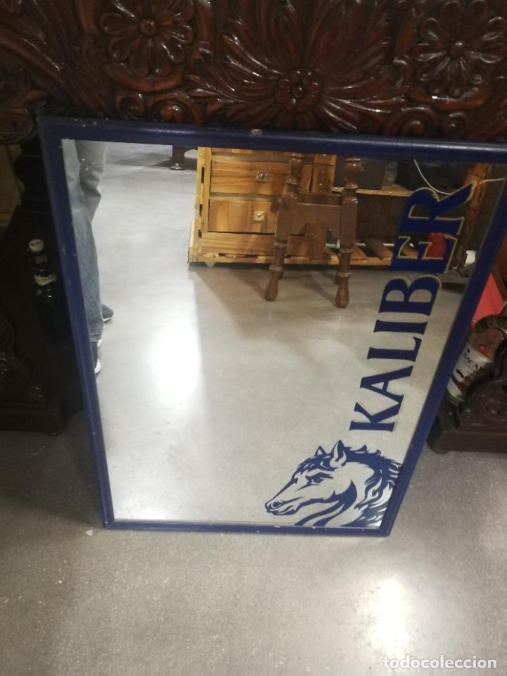 Antig&uuml;edades: BELLO ESPEJO DE PUBLICIDAD KALIBER - Foto 3