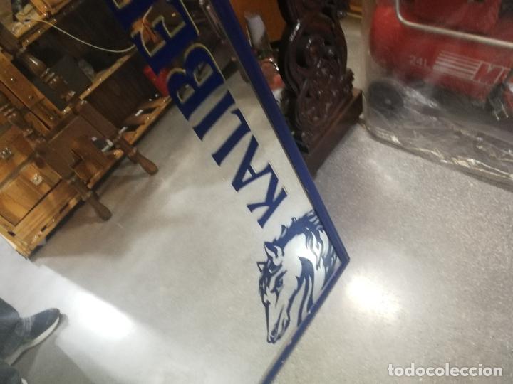 Antig&uuml;edades: BELLO ESPEJO DE PUBLICIDAD KALIBER - Foto 1