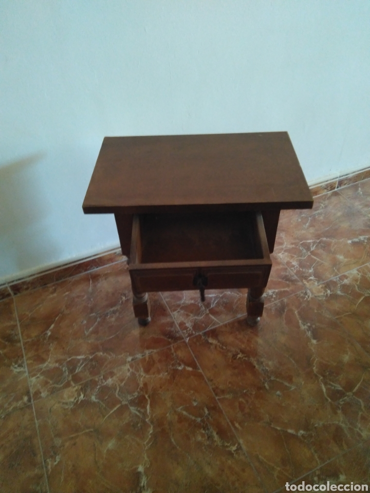 Antig&uuml;edades: Mesilla antigua de la mesa - Foto 2