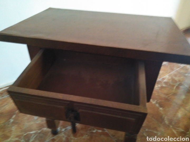 Antig&uuml;edades: Mesilla antigua de la mesa - Foto 3