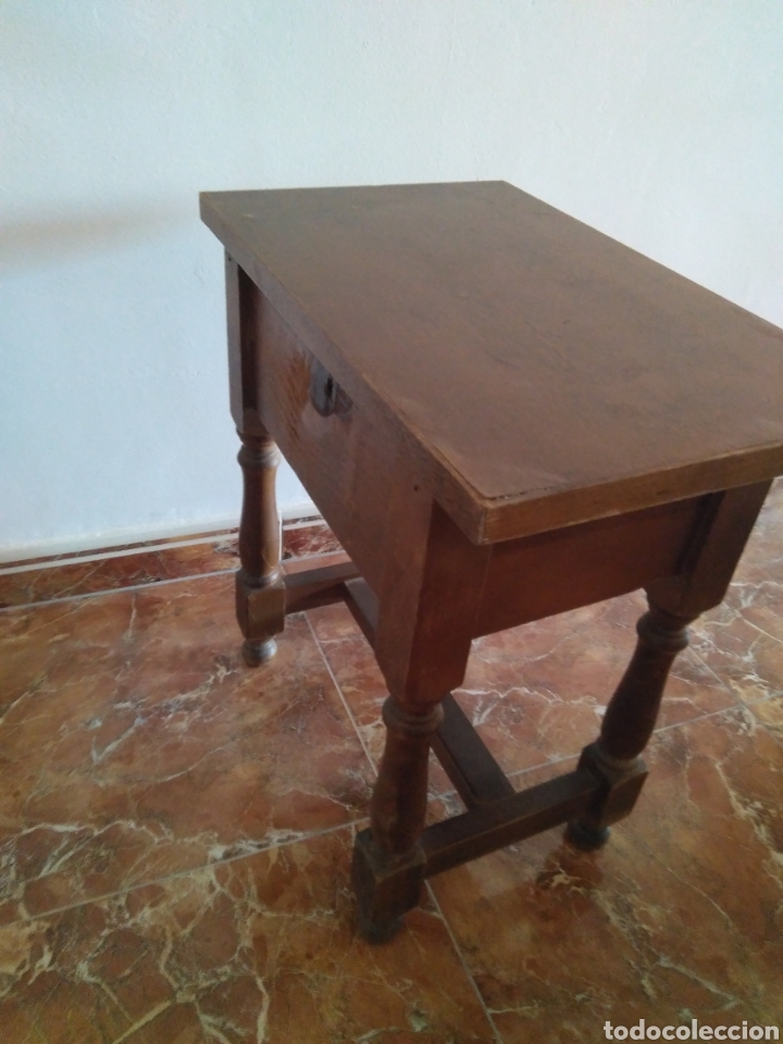 Antig&uuml;edades: Mesilla antigua de la mesa - Foto 6