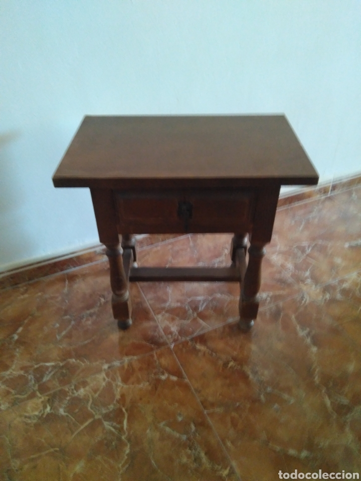 Antig&uuml;edades: Mesilla antigua de la mesa - Foto 1