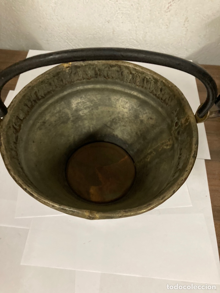 Antiquit&eacute;s: Olla de bronce maciza echa a mano con asa Siglo XVIII
