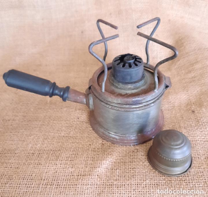 Antig&uuml;edades: ANTIGUO HORNILLO DE ALCOHOL CON MANGO DE MADERA - Foto 2