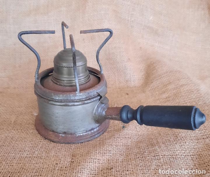 Antig&uuml;edades: ANTIGUO HORNILLO DE ALCOHOL CON MANGO DE MADERA - Foto 1