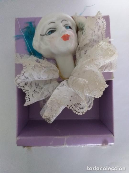 Antig&uuml;edades: Caja busto de mu&ntilde;eca de porcelana. M&uacute;ltiples elementos. - Foto 10