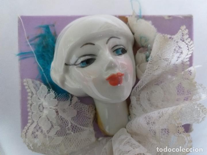Antig&uuml;edades: Caja busto de mu&ntilde;eca de porcelana. M&uacute;ltiples elementos. - Foto 11