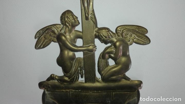 Antig&uuml;edades: BENDITERA DE BRONCE CON ANGELES - Foto 7