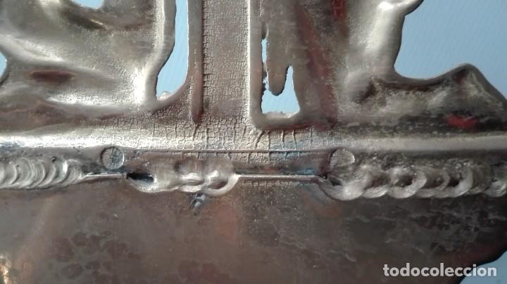 Antig&uuml;edades: BENDITERA DE BRONCE CON ANGELES - Foto 9