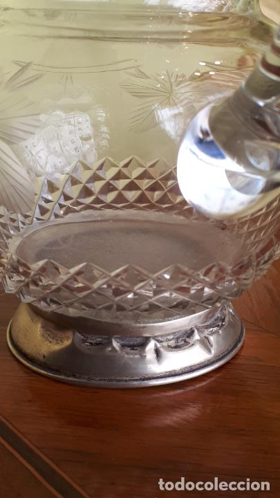 Antig&uuml;edades: Jarra de cristal y base de plata - Foto 5
