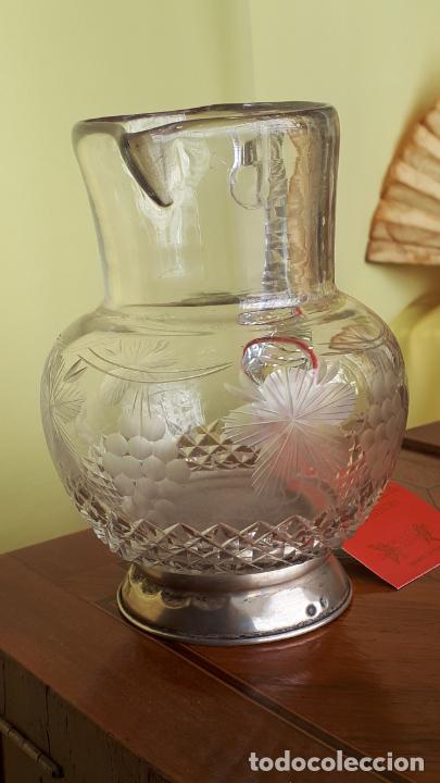 Antig&uuml;edades: Jarra de cristal y base de plata - Foto 9