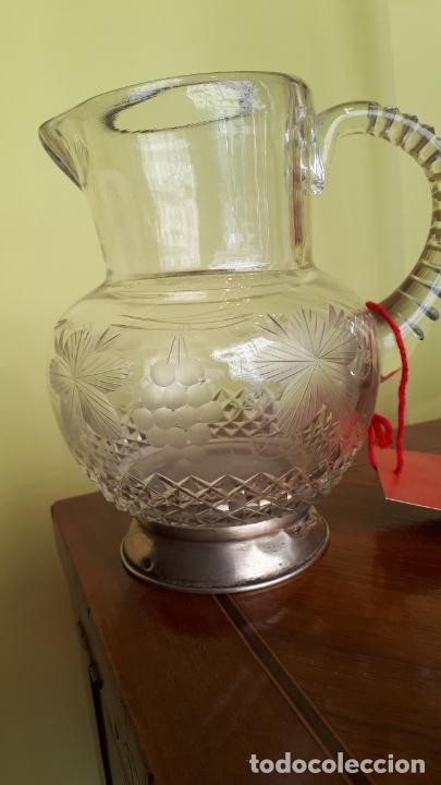 Antig&uuml;edades: Jarra de cristal y base de plata - Foto 1