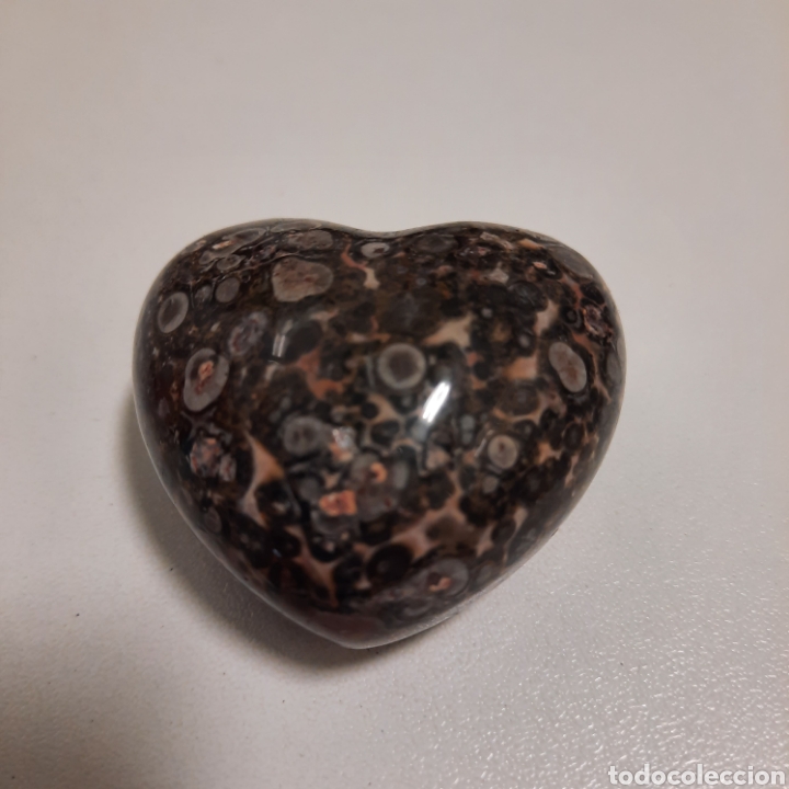 Antiquit&auml;ten: Piedra de granito con forma de coraz&oacute;n