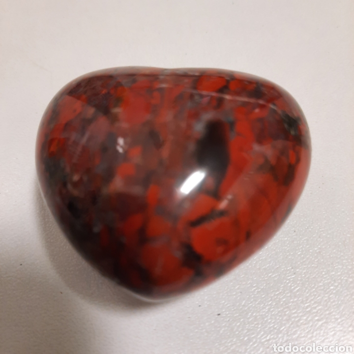 Antiquit&auml;ten: Piedra de granito con forma de coraz&oacute;n
