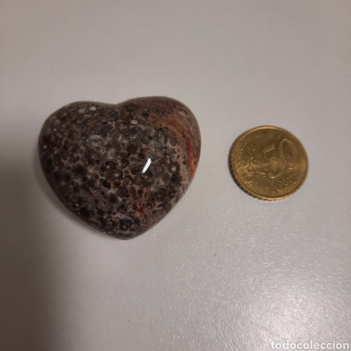 Antiquit&auml;ten: Piedra de granito con forma de coraz&oacute;n