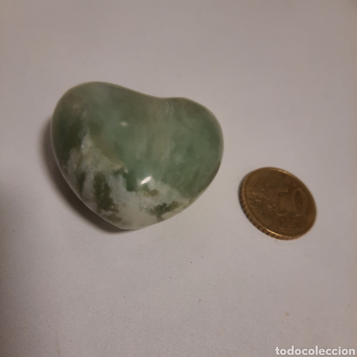 Antiquit&auml;ten: Piedra de granito con forma de coraz&oacute;n