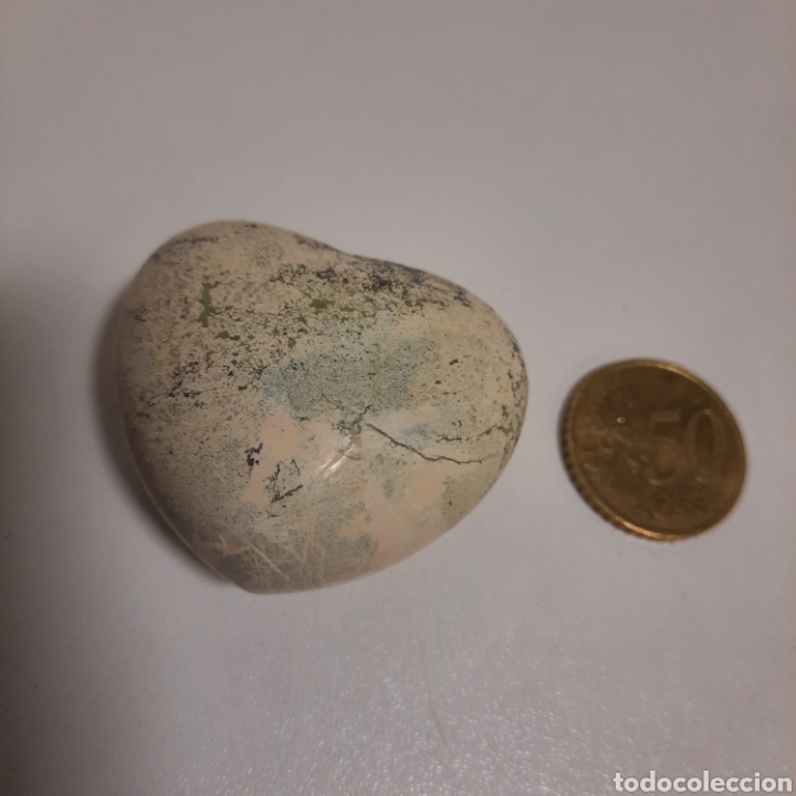 Antiquit&auml;ten: Piedra de granito con forma de coraz&oacute;n