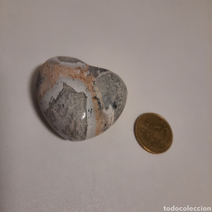 Antiquit&auml;ten: Piedra de granito con forma de coraz&oacute;n