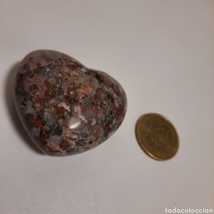 Antiquit&auml;ten: Piedra de granitp con forma de coraz&oacute;n