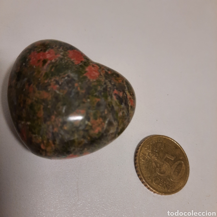 Antiquit&auml;ten: Piedra de granito con forma de coraz&oacute;n