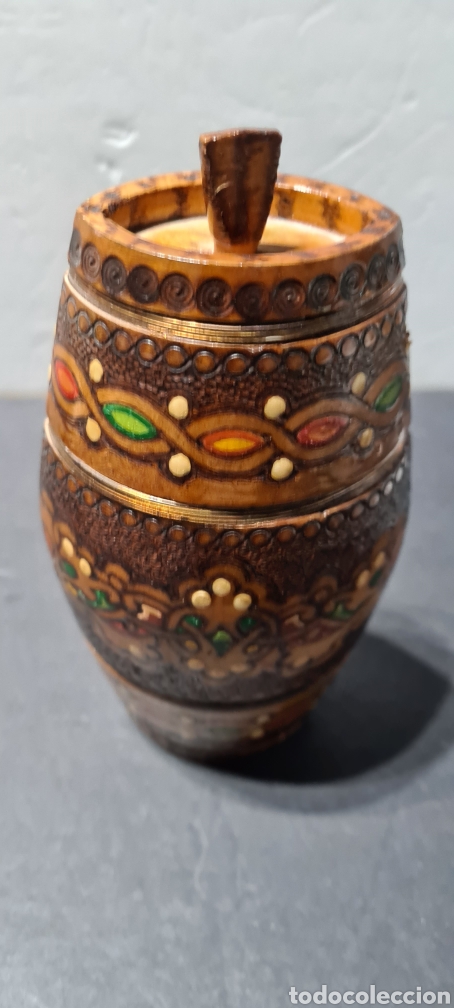 Antig&uuml;edades: Precioso peque&ntilde;o barril o cantimplora de madera. - Foto 2