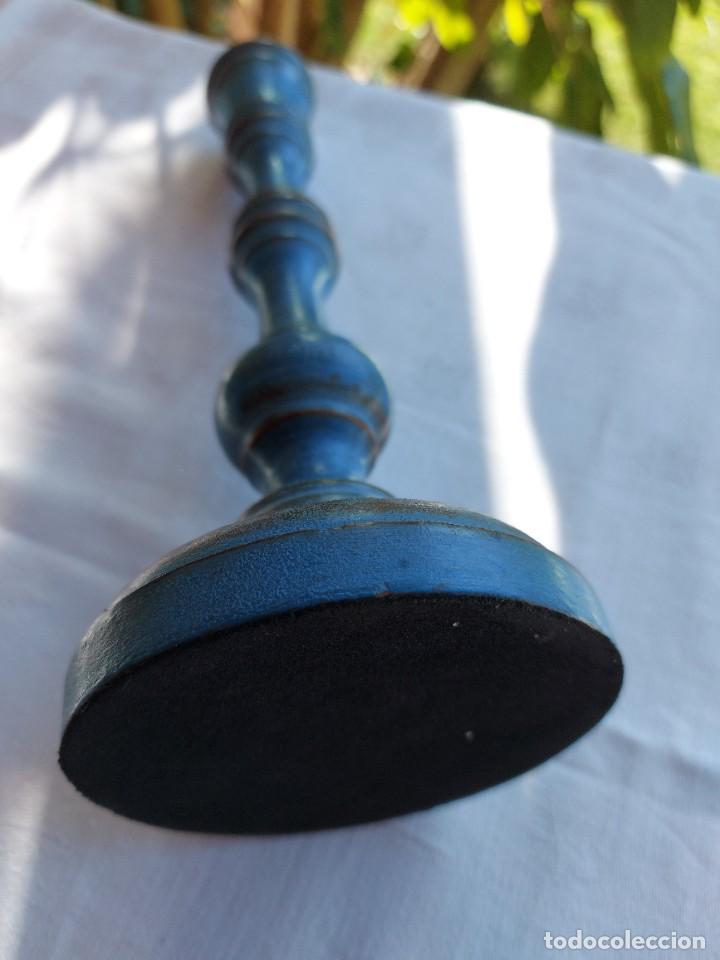 Antig&uuml;edades: CANDELABRO DE MADERA - Foto 3