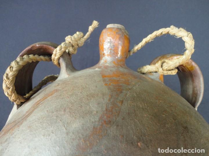 Antig&uuml;edades: Alfarer&iacute;a castellana: Gran cantimplora - Foto 3