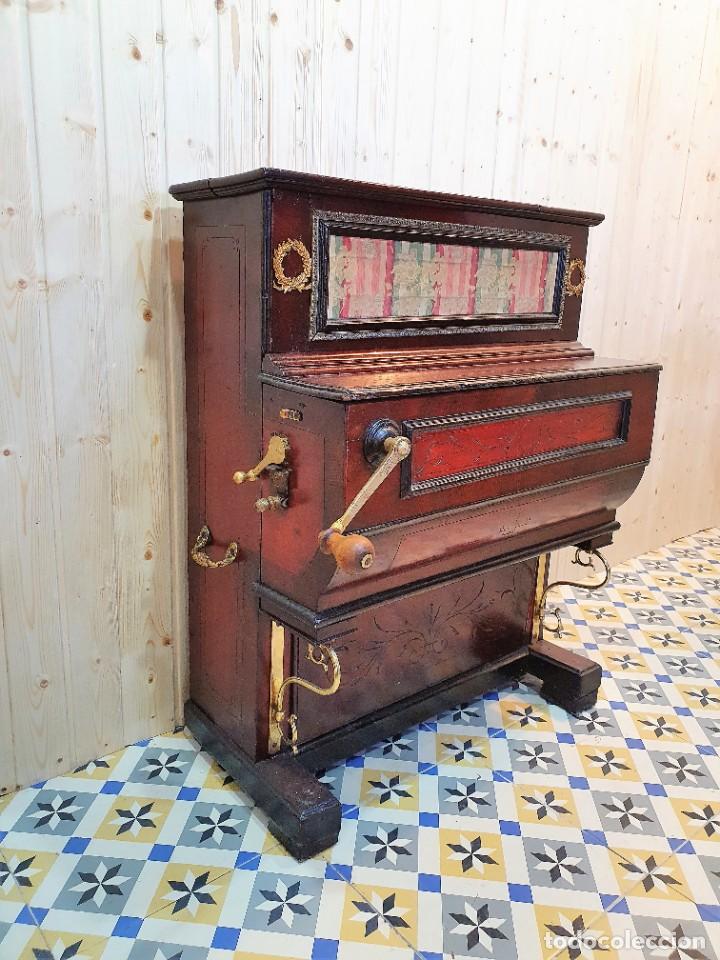 Antig&uuml;edades: ANTIGUO ORGANILLO FUNCIONANDO - Foto 1