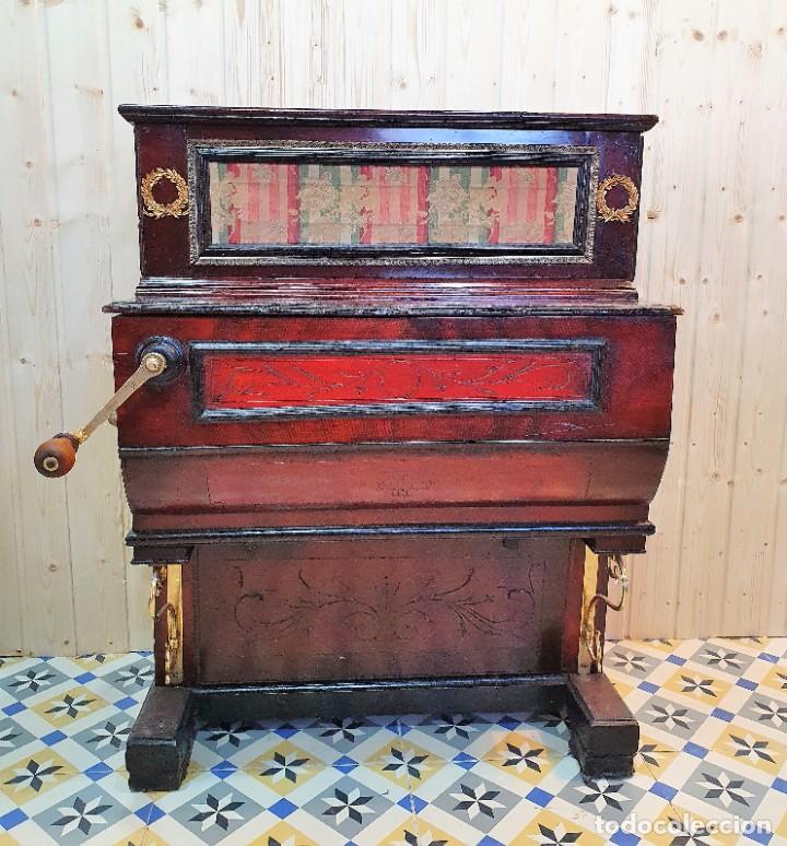 Antig&uuml;edades: ANTIGUO ORGANILLO FUNCIONANDO - Foto 2