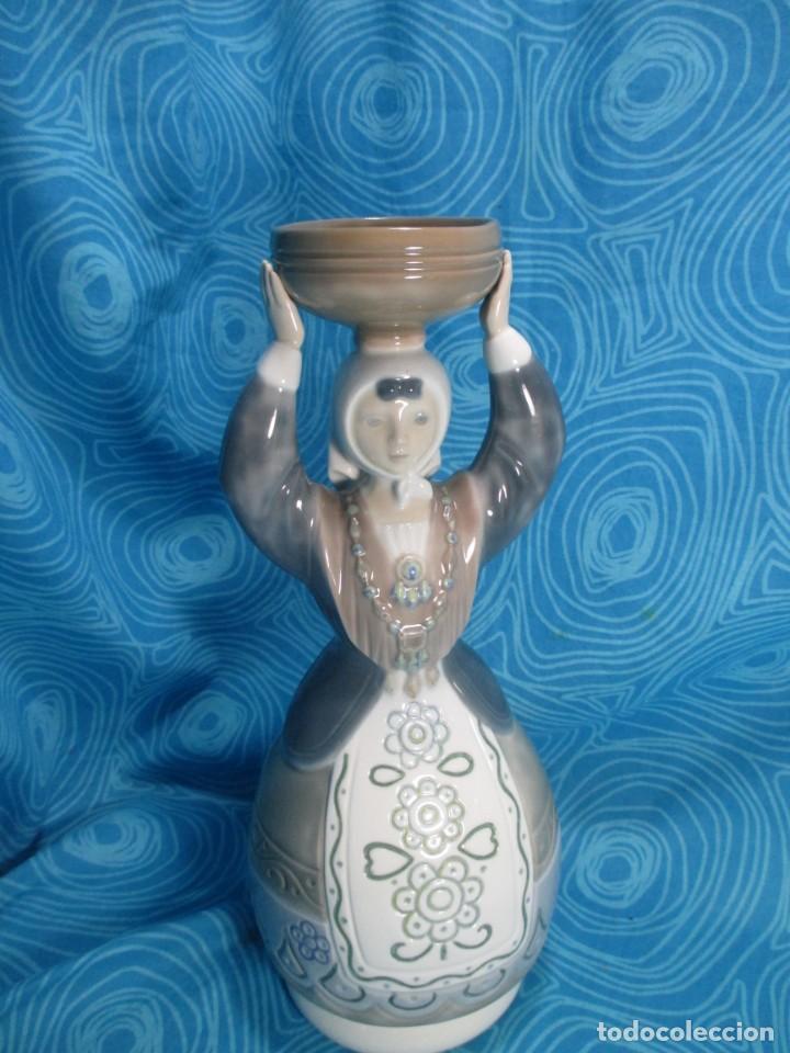 Antig&uuml;edades: PORCELANA LLADRO, MUJER CON COPA - Foto 3