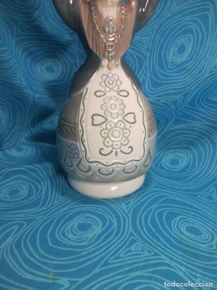 Antig&uuml;edades: PORCELANA LLADRO, MUJER CON COPA - Foto 4