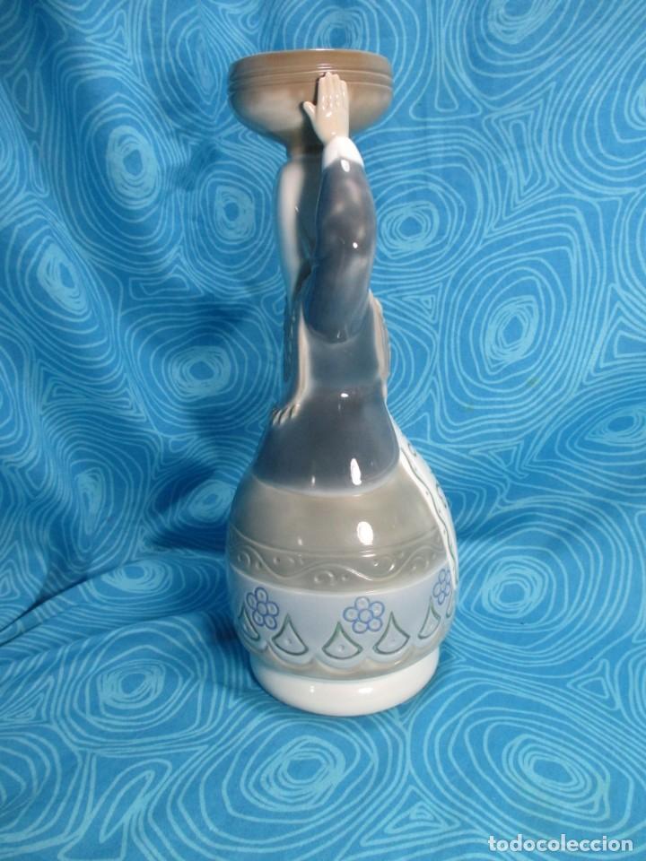 Antig&uuml;edades: PORCELANA LLADRO, MUJER CON COPA - Foto 5