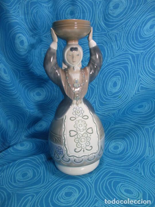 Antig&uuml;edades: PORCELANA LLADRO, MUJER CON COPA - Foto 1