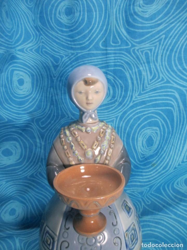 Antig&uuml;edades: PORCELANA LLADRO, MUJER CON COPA - Foto 3