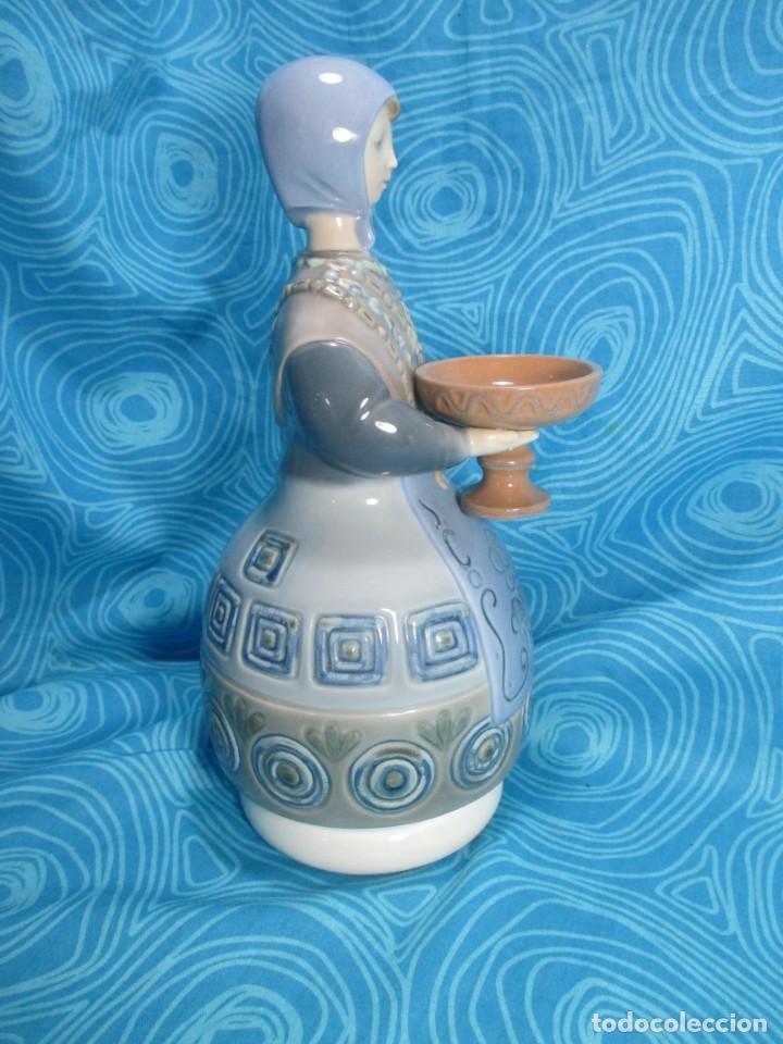 Antig&uuml;edades: PORCELANA LLADRO, MUJER CON COPA - Foto 4