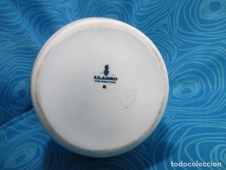 Antig&uuml;edades: PORCELANA LLADRO, MUJER CON COPA - Foto 7