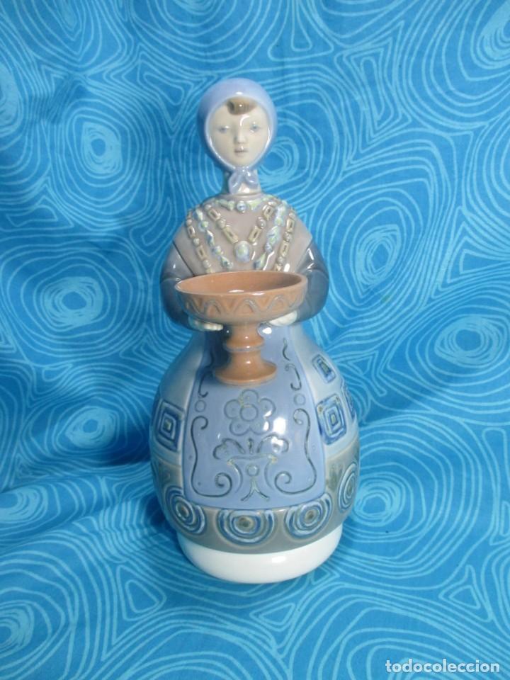 Antig&uuml;edades: PORCELANA LLADRO, MUJER CON COPA - Foto 1