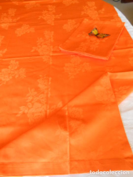 Antigüedades: Manteleria de Algodon 100% damasco.100 x 150 cm con 6 Servilletas.Color Naranja Años 80.Nuevo - Foto 3 - 251360050