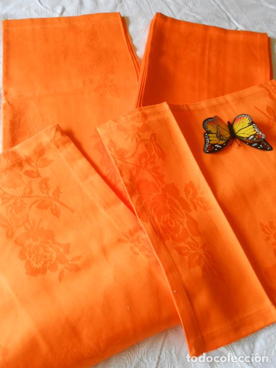 Antigüedades: Manteleria de Algodon 100% damasco.100 x 150 cm con 6 Servilletas.Color Naranja Años 80.Nuevo - Foto 14 - 251360050