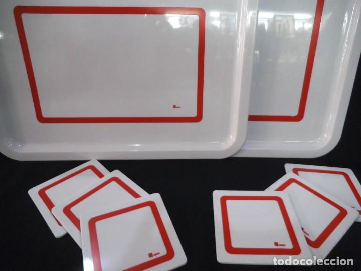 Antig&uuml;edades: BANDEJAS Y POSA - VASOS ( BLANCO ) rojo - Foto 2