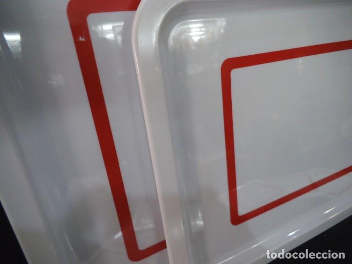 Antig&uuml;edades: BANDEJAS Y POSA - VASOS ( BLANCO ) rojo - Foto 3
